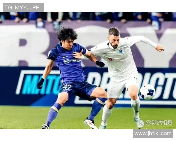 当足球球星被粉丝错认成路人引发一场令人哭笑不得的乌龙事件